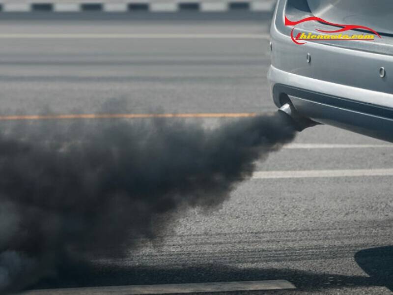 Dầu tràn vào buồng đốt sẽ làm cho khí thải có màu đen Dầu tràn vào buồng đốt sẽ làm cho khí thải có màu đen