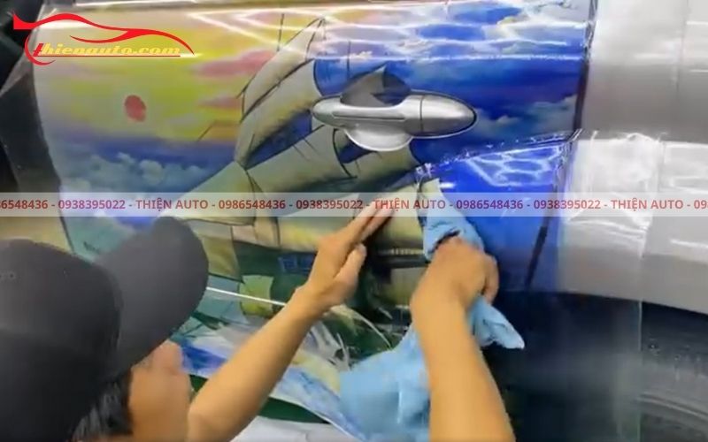 Thời gian thực hiện dán decal sườn xe ô tô Suzuki cực kì nhanh chóng Thời gian thực hiện dán decal sườn xe ô tô Suzuki cực kì nhanh chóng