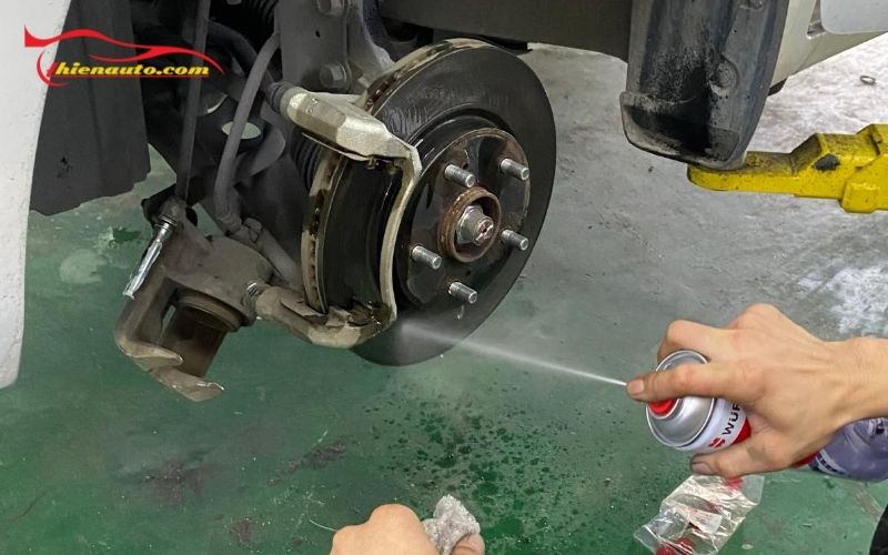 Những dấu hiệu nhận biết bạn cần thay má phanh ô tô Suzuki Những dấu hiệu nhận biết bạn cần thay má phanh ô tô Suzuki