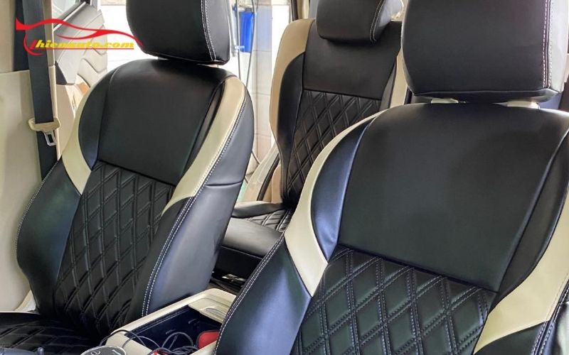 Bọc ghế da XL7 đen chủ đạo phối trắng kem Bọc ghế da XL7 đen chủ đạo phối trắng kem