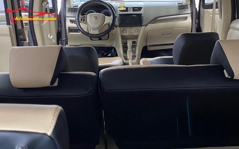 Bọc ghế da Suzuki XL7 phối đen với trắng kem Bọc ghế da Suzuki XL7 phối đen với trắng kem