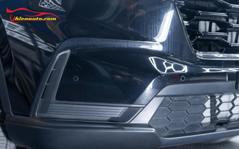 Cảm biến va chạm trên ô tô liên tục phát sóng siêu âm để nhận biết các chướng ngại