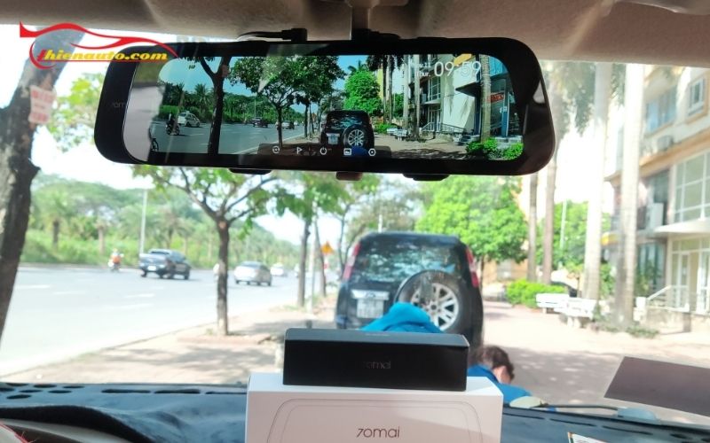 Camera hành trình gương tốt nhất hiện nay có giá bao nhiêu