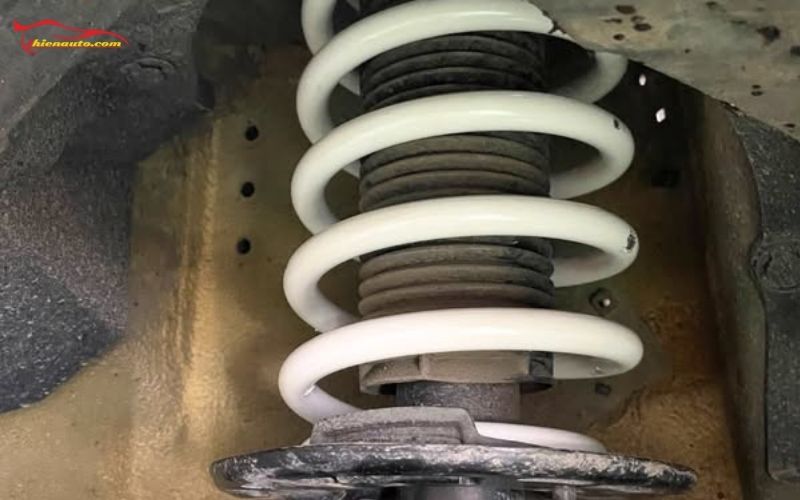 Thay giảm xóc ô tô: Nên thay 1 phuộc hay 2 phuộc? 