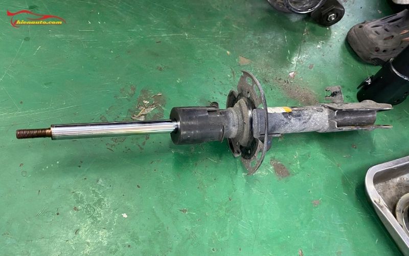  thay giảm xóc ô tô