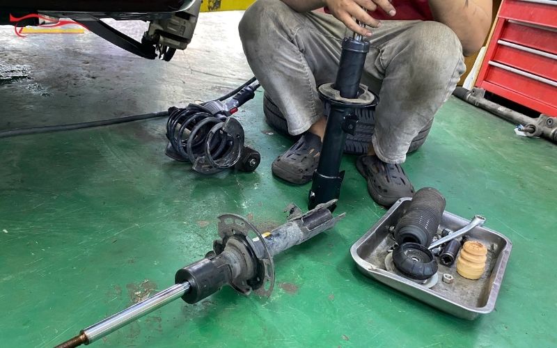 Thay giảm xóc ô tô: Nên thay 1 phuộc hay 2 phuộc? 