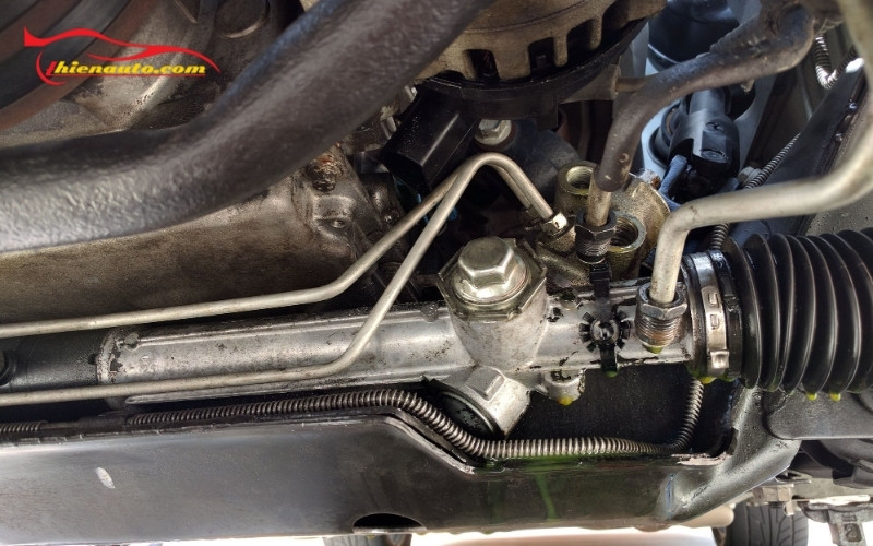 Cấu tạo thước lái ô tô và dấu hiệu thước lái bị hỏng