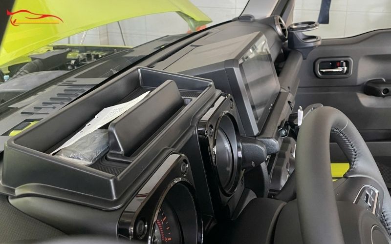 Khay để đồ trên taplo / bảng điều khiển Suzuki Jimny