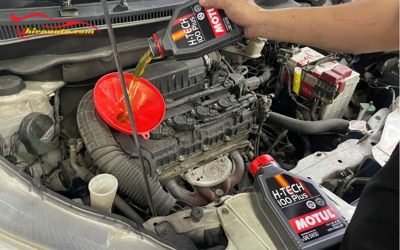 Suzuki XL7 thay bao nhiêu lít nhớt? Chi phí bao nhiêu?