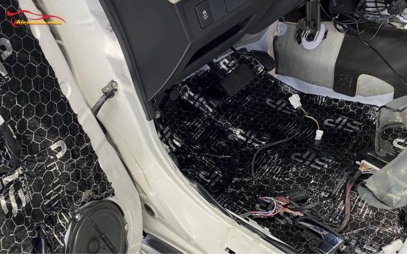 Cách âm chống ồn Suzuki XL7/XL7 Hybrid sàn xe