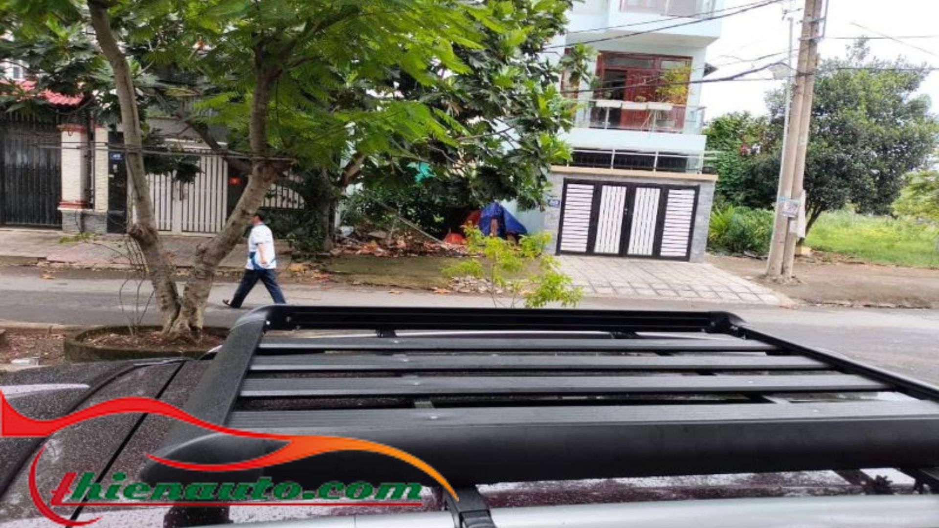 Giá nóc XL7 xe SUZUKI tương đối dẻo và tán lực dễ dàng