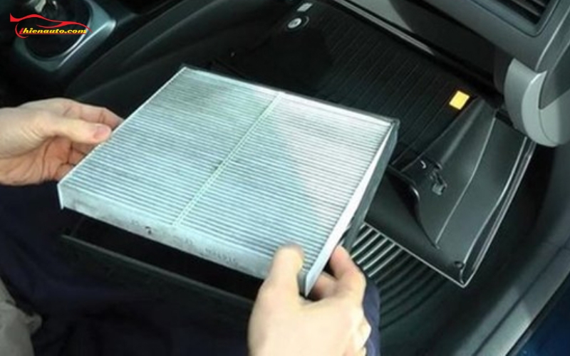 Lọc gió điều hòa ô tô là bộ phận có nhiệm vụ lọc sạch không khí trước khi đưa vào khoang nội thất.