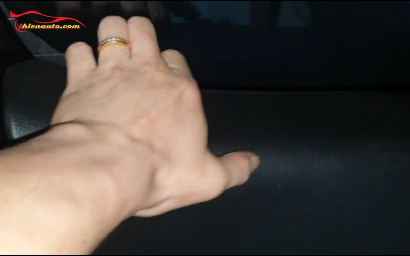 cách tháo tapi cốp Suzuki