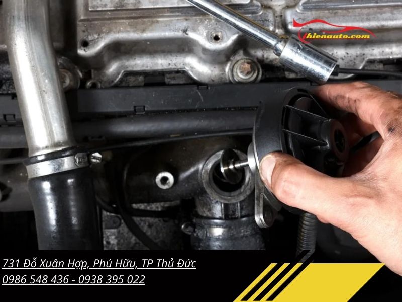 Van bị kẹt sẽ làm cho động cơ ô tô xuất hiện tiếp ồn bất thường Van bị kẹt sẽ làm cho động cơ ô tô xuất hiện tiếp ồn bất thường