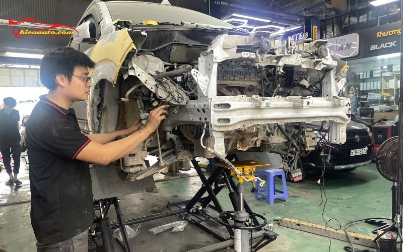 Nên đến trung tâm bảo dưỡng ô tô chuyên nghiệp để thay thế khi cao su chân máy Suzuki hư hỏng