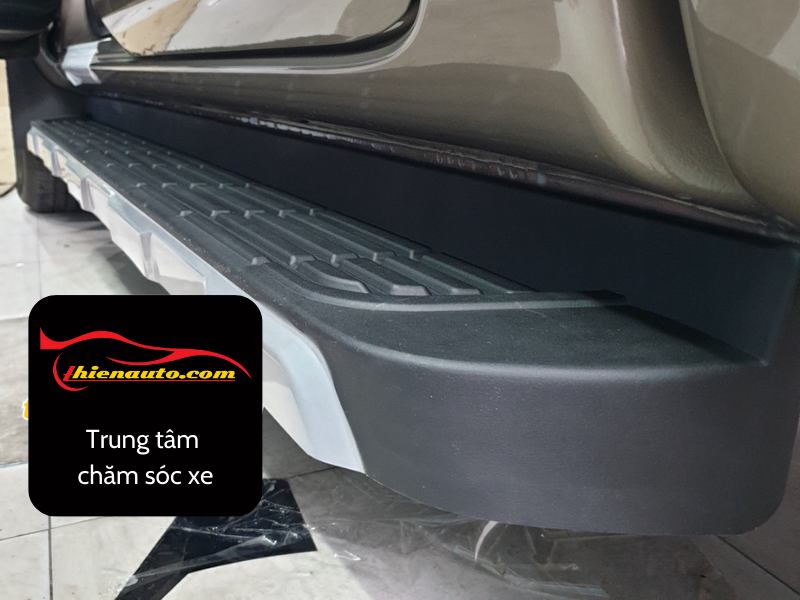 Bệ bước được lắp đặt hoàn chỉnh lên xe