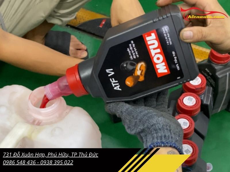 Nhớt màu đỏ là nhớt mới được đưa vào dầu hộp số Nhớt màu đỏ là nhớt mới được đưa vào dầu hộp số