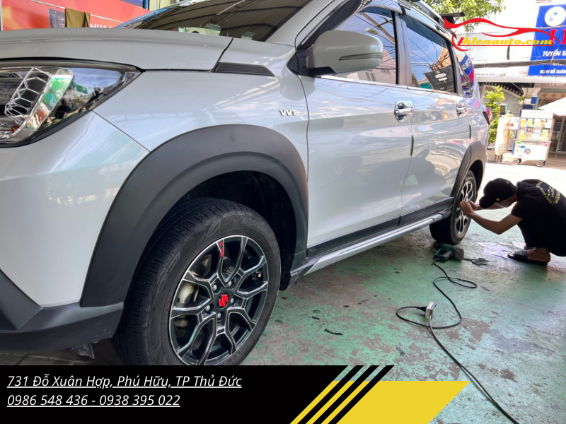 Quy trình dán miếng dán lên mâm xe cực kì dễ dàng Quy trình dán miếng dán lên mâm xe cực kì dễ dàng