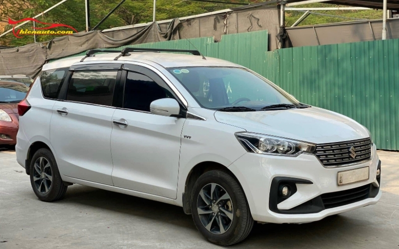 Thanh ngang Suzuki Ertiga được thiết kế vừa khít với form xe