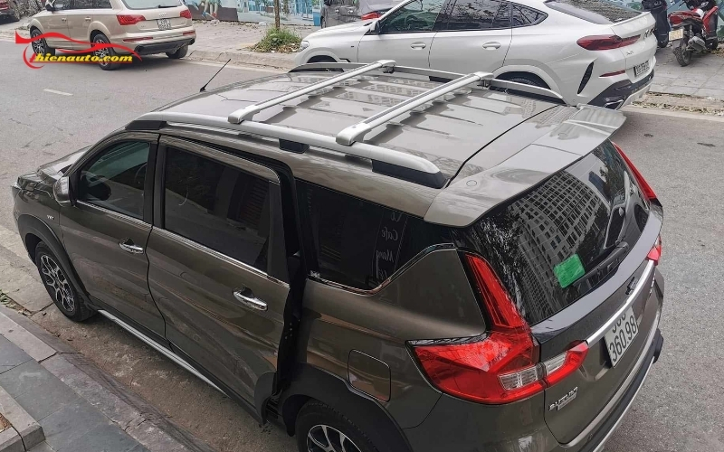 Chủ xe quyết định lắp thanh dọc và thanh ngang kết hợp