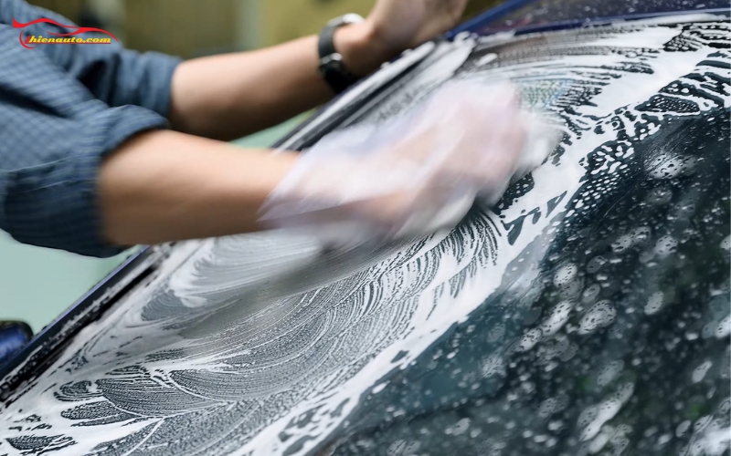 Chi phí để tẩy ố kính lái Suzuki cực kỳ “nhỏ” so với chi phí thay kính lái