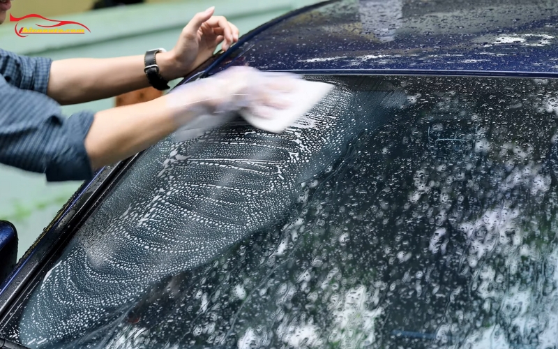 Tẩy ố kính lái Suzuki