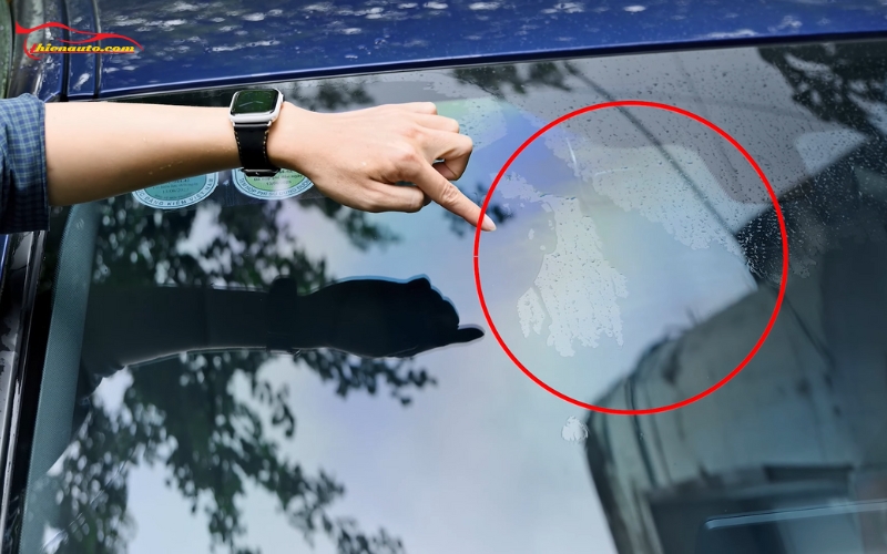 Nên tham khảo các dung dịch tẩy ố kính lái Suzuki tốt chất lượng để đảm bảo kính lái 