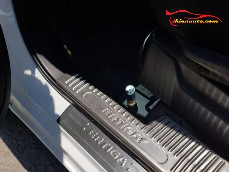 Nên lắp ốp bậc cửa Suzuki không?