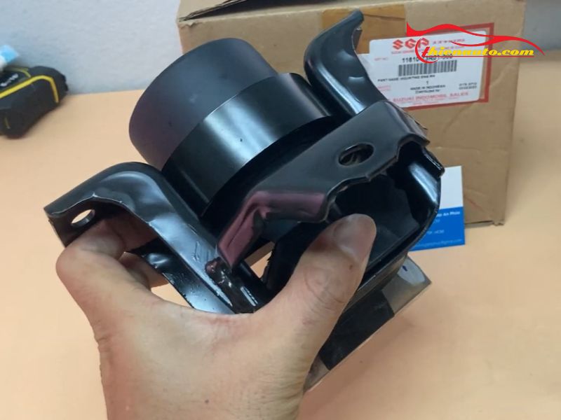 Dấu hiệu cần thay cao su chân máy phải Suzuki: Xe ô tô bị rung động mạnh khi xe đang di chuyển