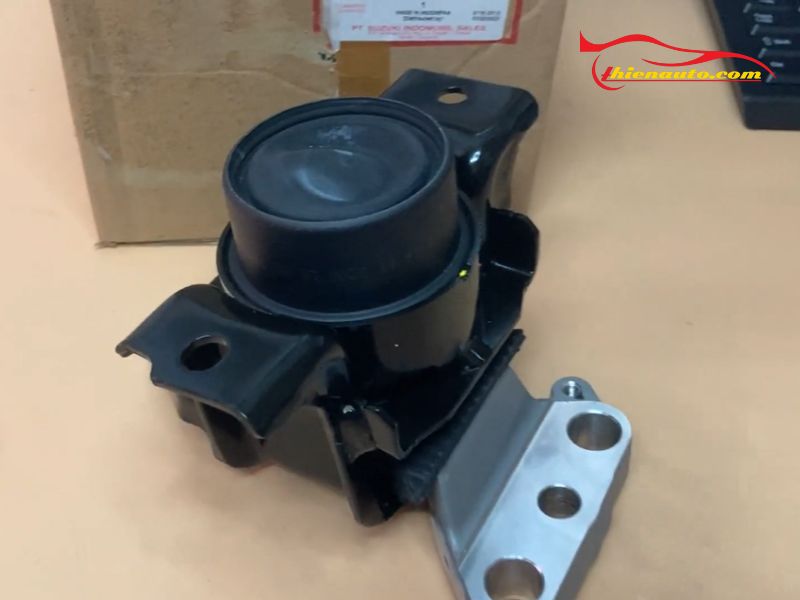 Cao su chân máy phải Suzuki XL7/Ertiga có mã phụ tùng 11610-73R00-000