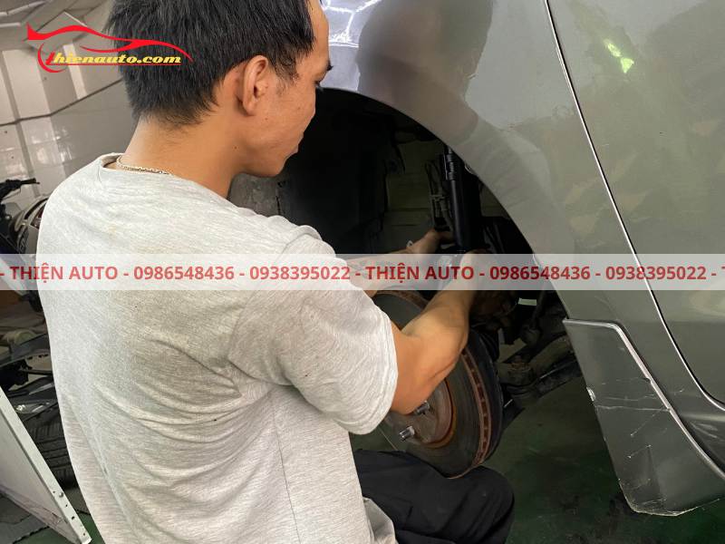 Giảm xóc ô tô là gì? Khi nào cần thay giảm xóc ô tô Suzuki Ertiga?