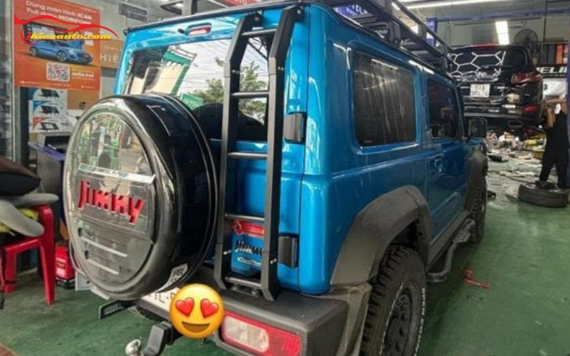 Hình ảnh ốp lốp dự phòng Suzuki Jimny tại gara Phukiensuzuki-Thiện Auto