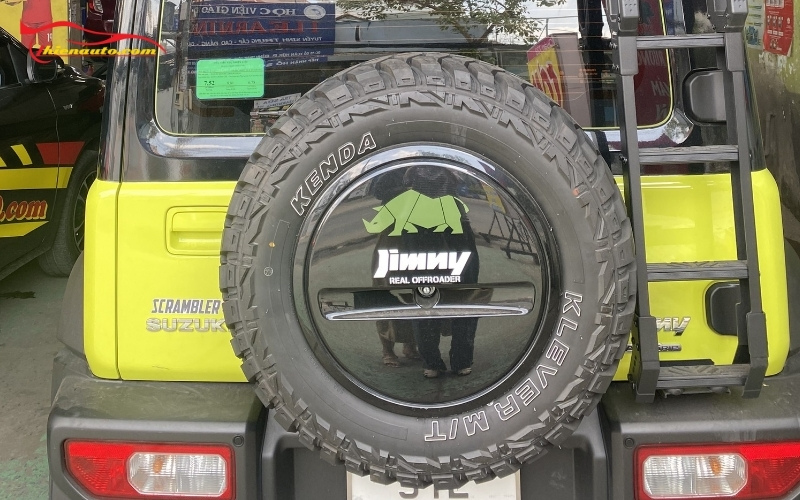 Hình ảnh ốp lốp dự phòng Suzuki Jimny tại gara Thiện Auto