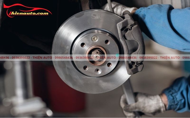Hướng dẫn kiểm tra và vệ sinh phanh đĩa ô tô tại Thiện Auto