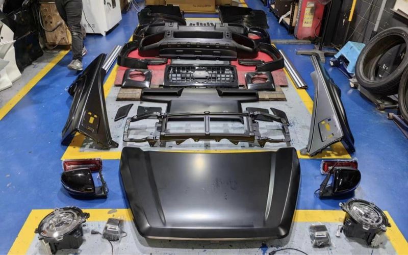 Suzuki Jimny 5 cửa 2023 + được độ thành nhiều phiên bản bodykit khác nhau