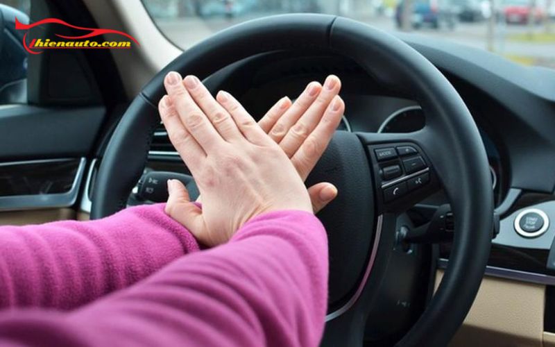 Lỗi hệ thống còi xe ô tô Suzuki kêu liên tục không dừng gây phiền toái ảnh hưởng đến các phương tiện xung quanh