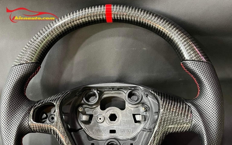 May bọc vô lăng carbon Suzuki Fronx tại Thủ Đức cần lưu ý