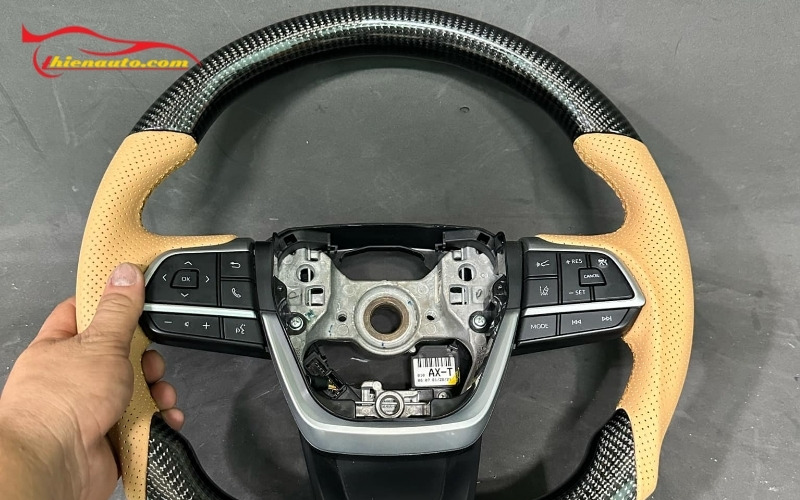 Giới thiệu về may bọc vô lăng carbon Suzuki Fronx