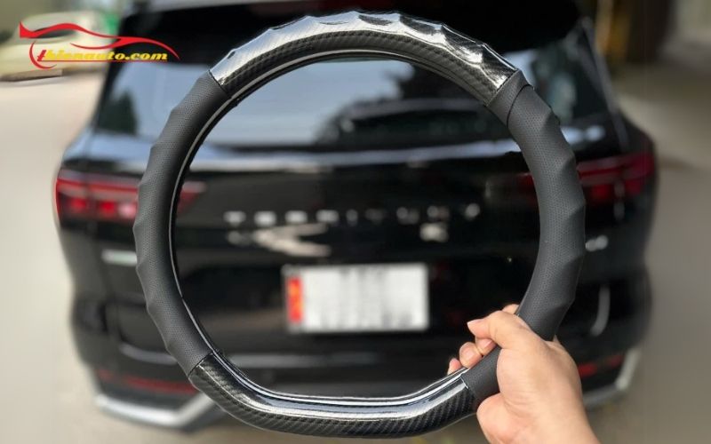 Quy trình may bọc vô lăng carbon Suzuki Fronx tại Phukiensuzuki