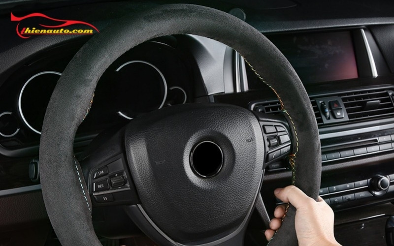 Lý do nên may bọc vô lăng da lộn Suzuki Fronx