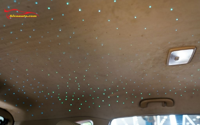 Bọc trần sao rơi Suzuki Fronx được cấu tạo từ da lộn êm ái cao cấp