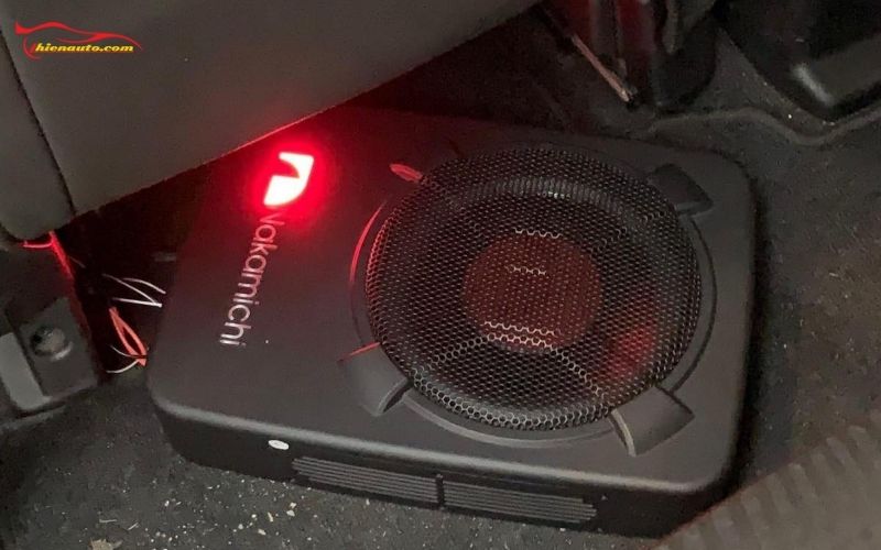 Độ loa Suzuki Swift gắn sub điện