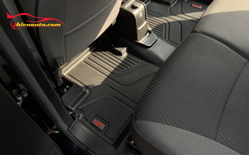 Vì sao nên lắp thảm sàn nhựa tràn viền Suzuki Fronx?