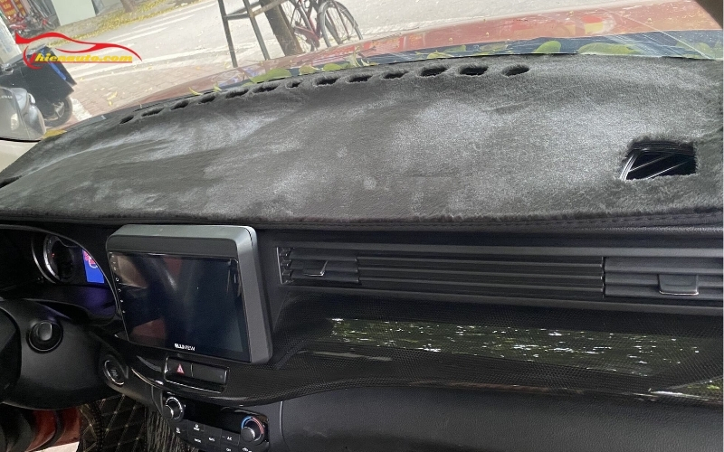 Thảm taplo Suzuki Ciaz chống nắng nóng, bảo vê taplo khỏi nức nẻ