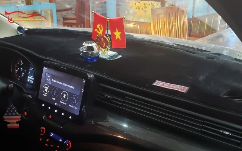 Thảm taplo Suzuki Fronx chất liệu nhung mềm mại