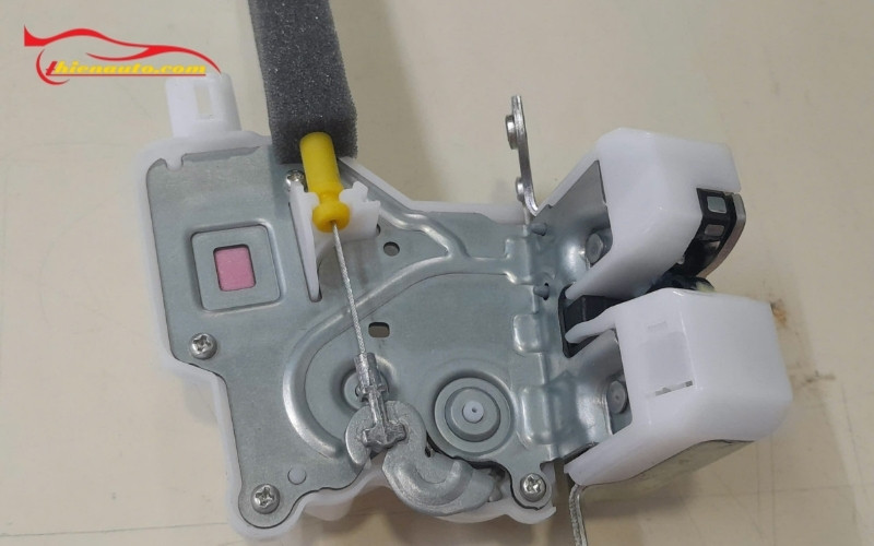 Khóa cốp sau Suzuki Ertiga/Ertiga Hybrid 82510-73R12-000