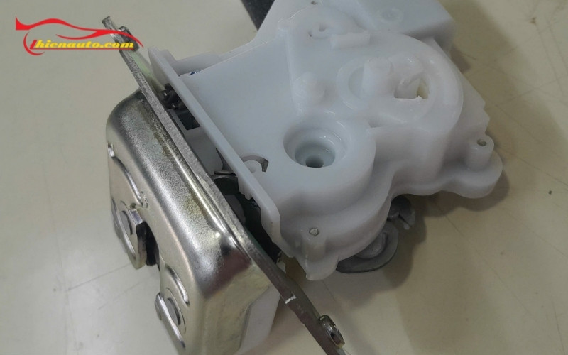 Khóa cốp sau Suzuki Ertiga/Ertiga Hybrid 82510-73R12-000