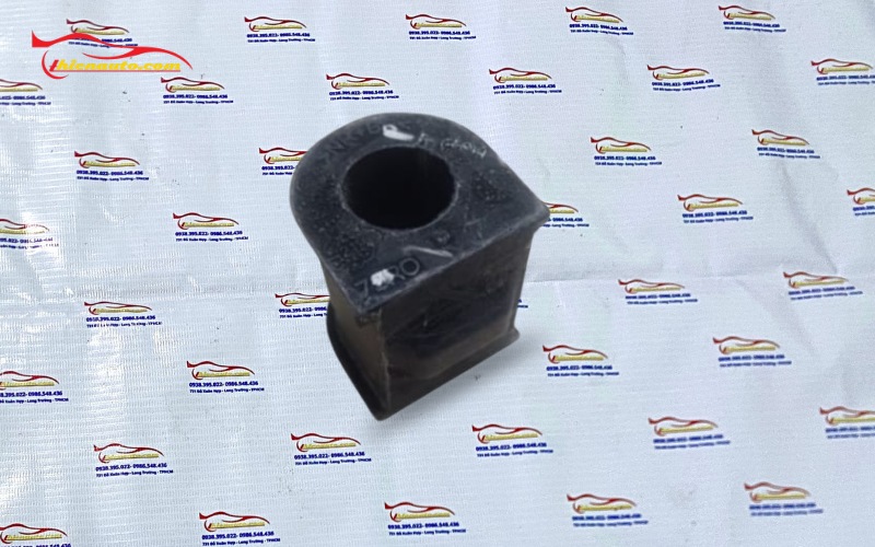 Cao su ốp cân bằng Suzuki Ertiga 42431-73R00-000