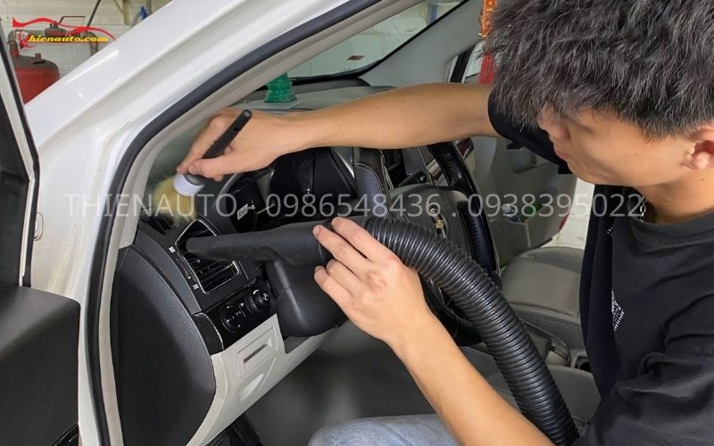 Dọn nội thất ô tô bao nhiêu tiền? Bảng giá 2025