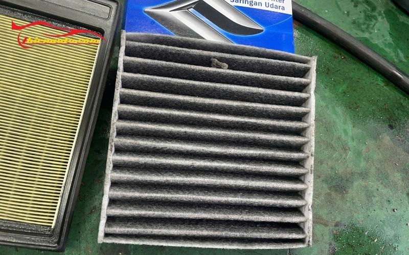 Vệ sinh lọc gió điều hòa ô tô Suzuki khi có mùi hôi khó chịu